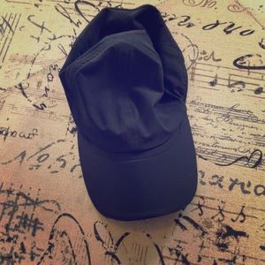 Black lululemon hat